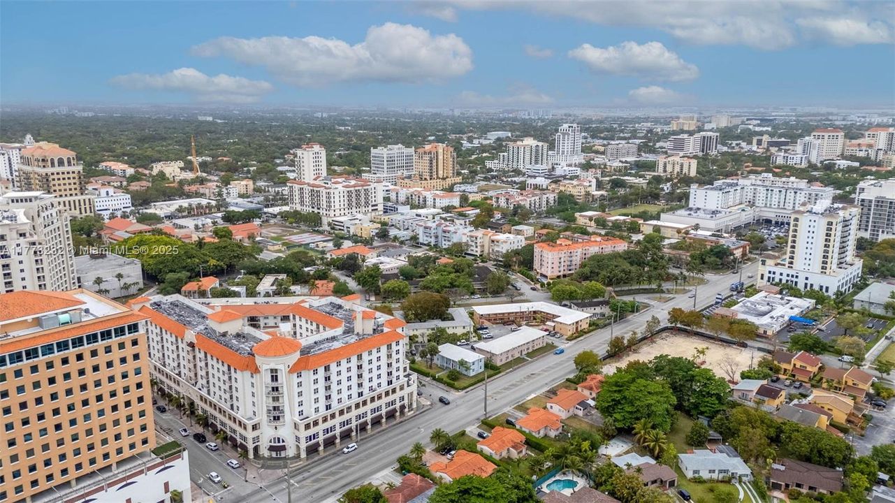 Vendido Recientemente: $585,000 (2 camas, 2 baños, 1114 Pies cuadrados)