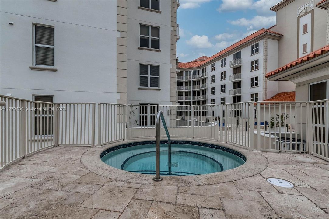 Vendido Recientemente: $585,000 (2 camas, 2 baños, 1114 Pies cuadrados)