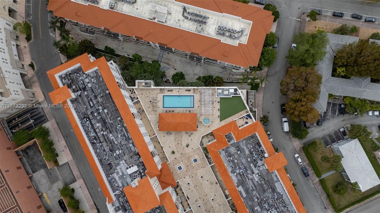 Vendido Recientemente: $585,000 (2 camas, 2 baños, 1114 Pies cuadrados)