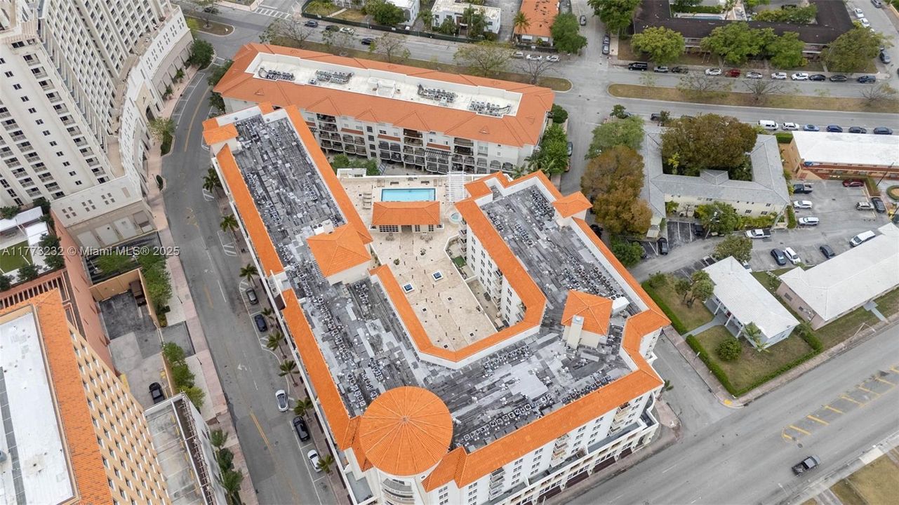 Vendido Recientemente: $585,000 (2 camas, 2 baños, 1114 Pies cuadrados)