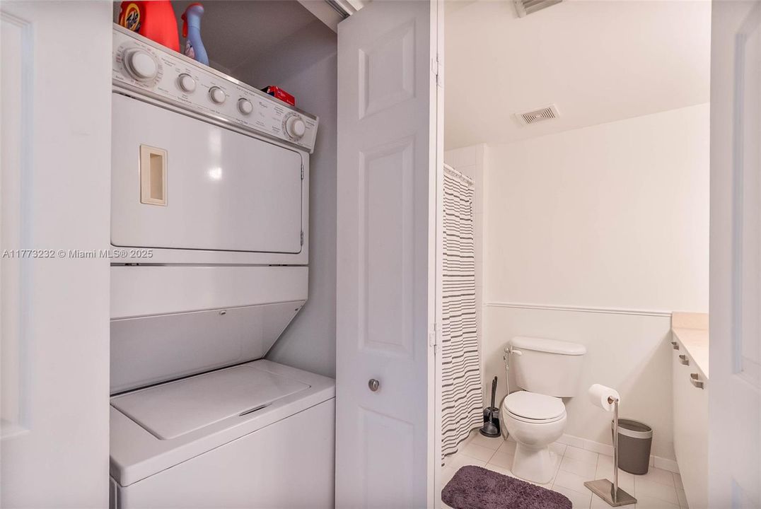 Vendido Recientemente: $585,000 (2 camas, 2 baños, 1114 Pies cuadrados)