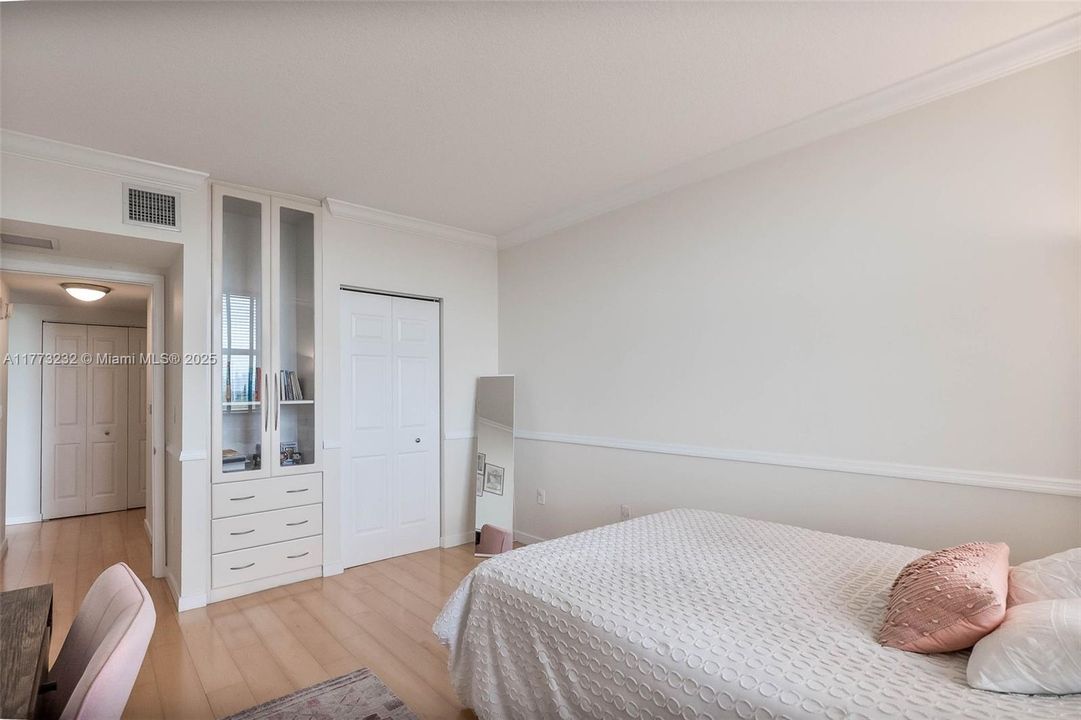 Vendido Recientemente: $585,000 (2 camas, 2 baños, 1114 Pies cuadrados)