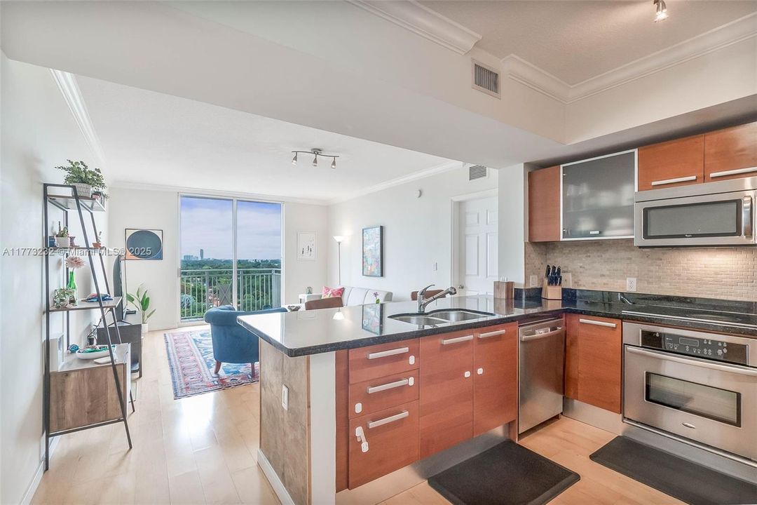 Vendido Recientemente: $585,000 (2 camas, 2 baños, 1114 Pies cuadrados)