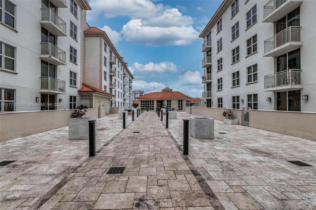 Vendido Recientemente: $585,000 (2 camas, 2 baños, 1114 Pies cuadrados)