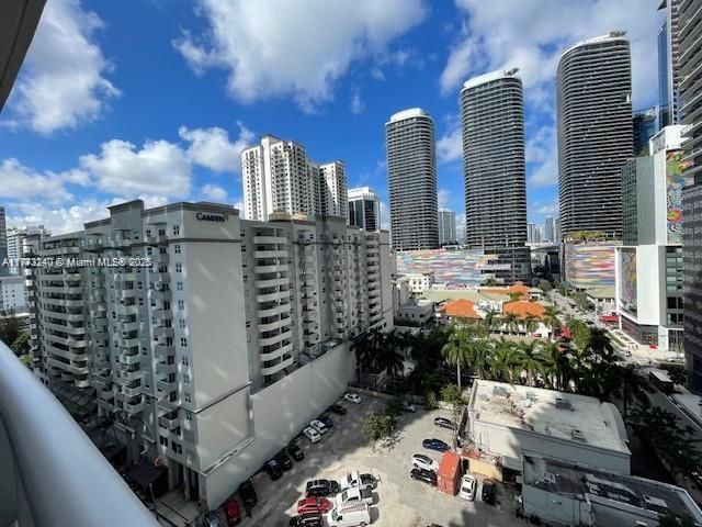 Недавно арендовано: $3,420 (1 спален, 1 ванн, 769 Квадратных фут)