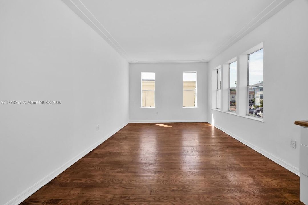 待售: $425,000 (2 贝兹, 2 浴室, 930 平方英尺)