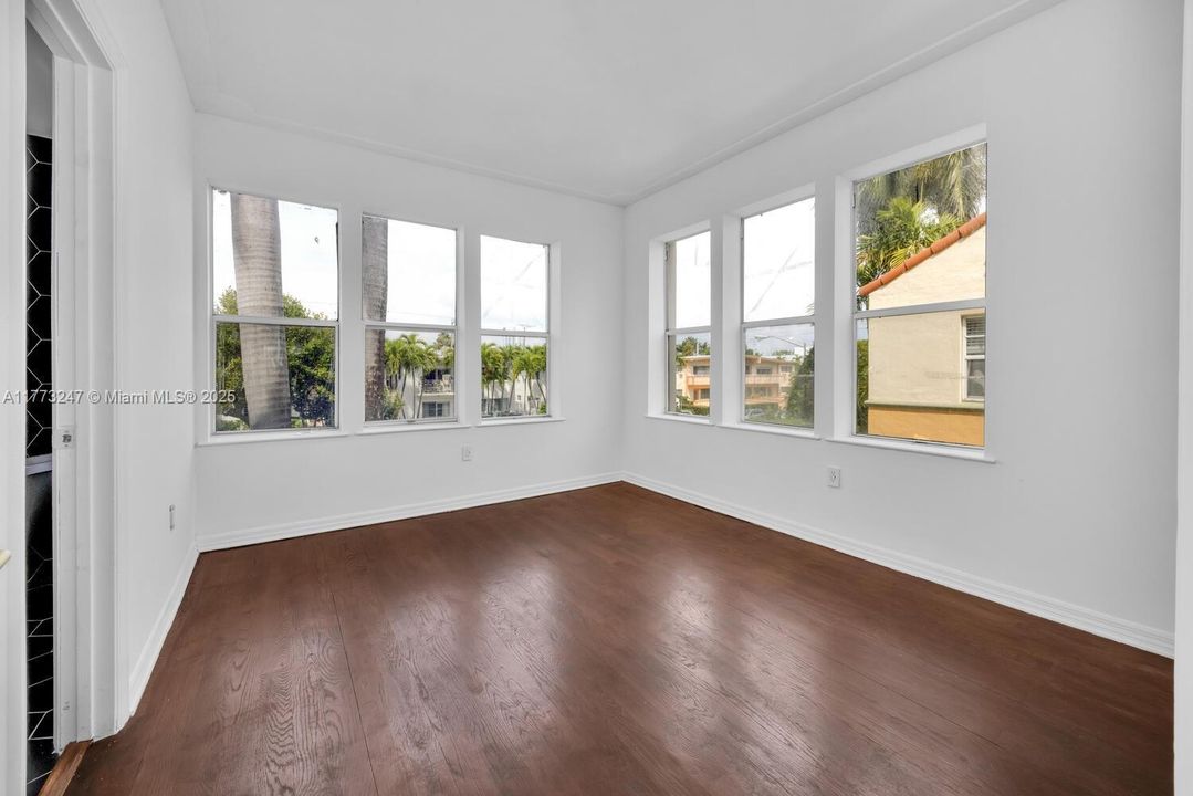 待售: $425,000 (2 贝兹, 2 浴室, 930 平方英尺)