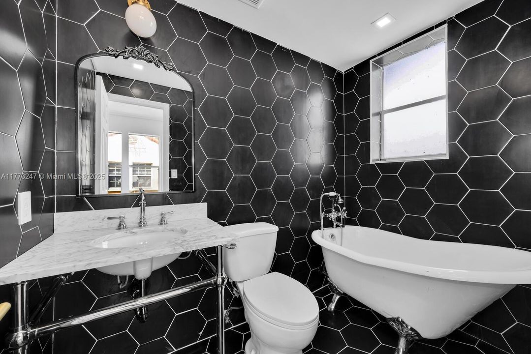 待售: $425,000 (2 贝兹, 2 浴室, 930 平方英尺)