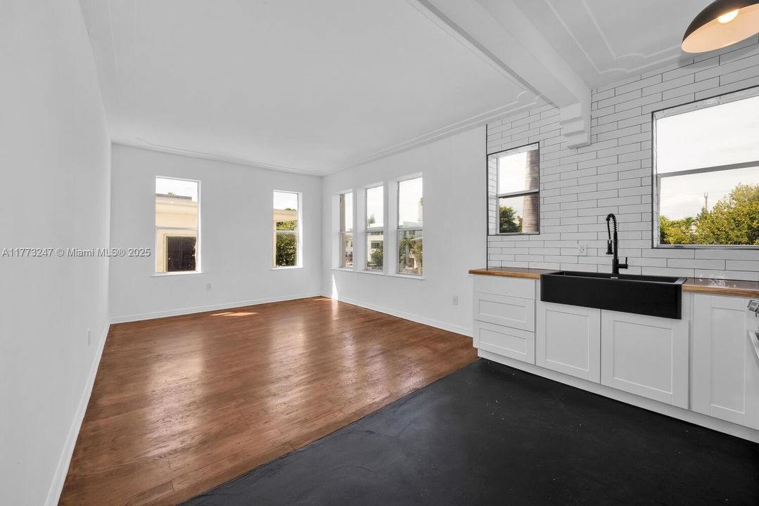 待售: $425,000 (2 贝兹, 2 浴室, 930 平方英尺)