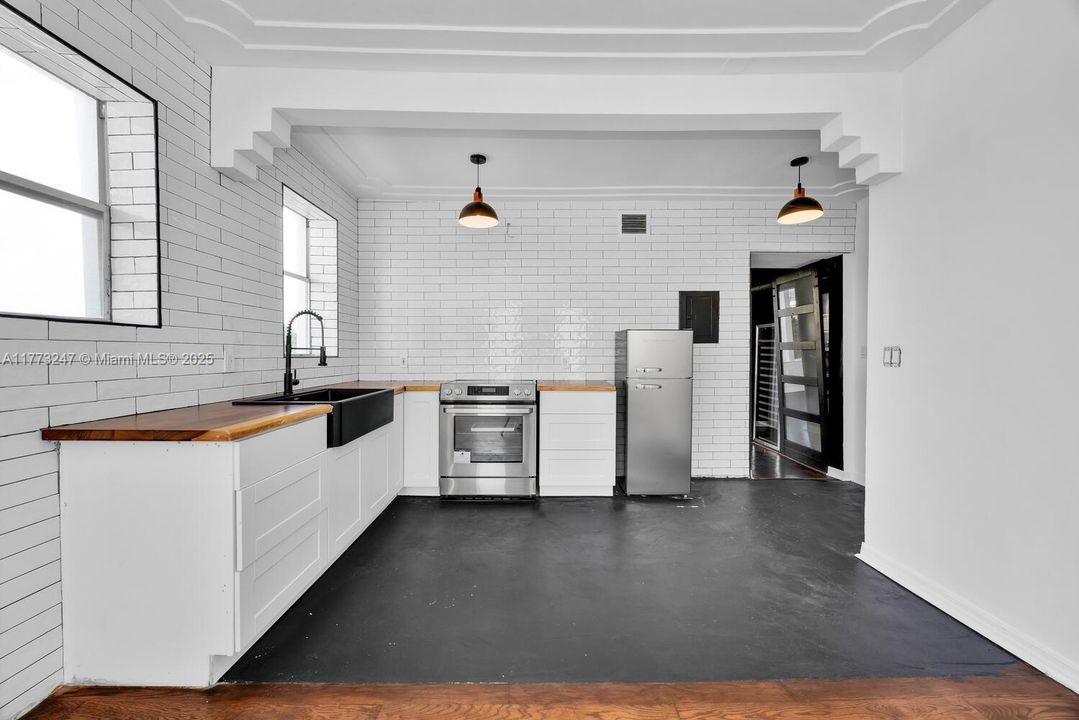 待售: $425,000 (2 贝兹, 2 浴室, 930 平方英尺)