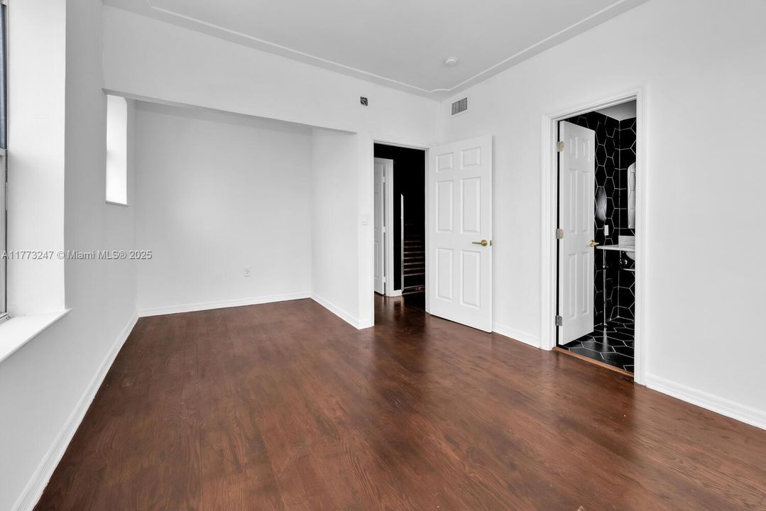 待售: $425,000 (2 贝兹, 2 浴室, 930 平方英尺)