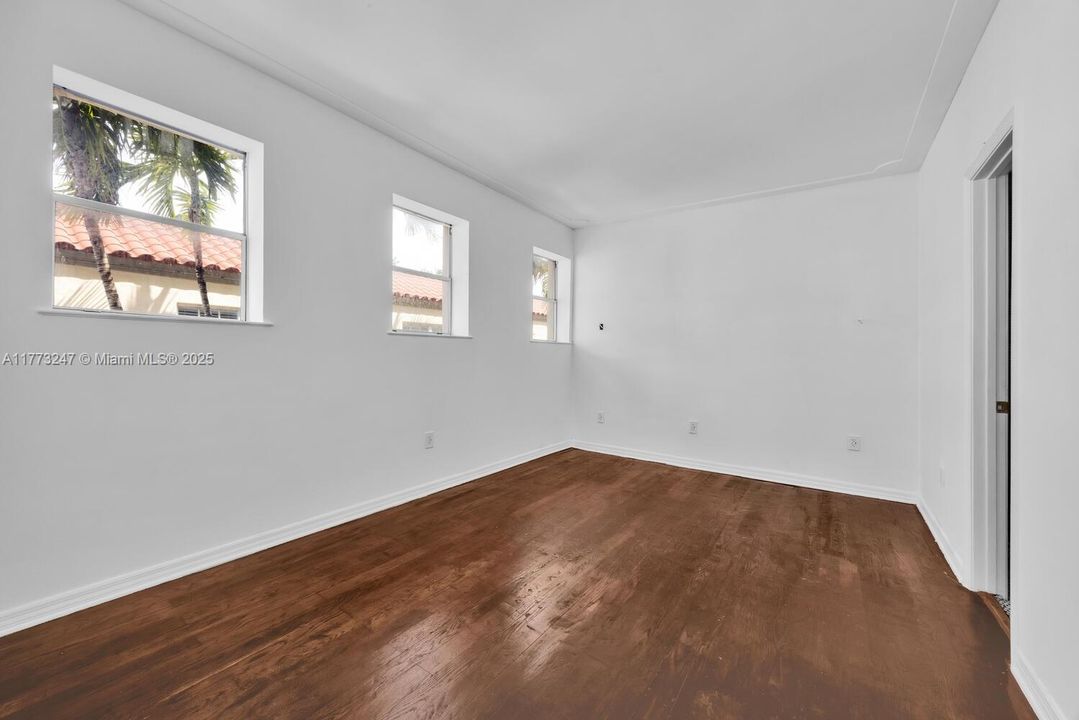 待售: $425,000 (2 贝兹, 2 浴室, 930 平方英尺)