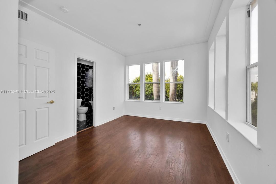 待售: $425,000 (2 贝兹, 2 浴室, 930 平方英尺)