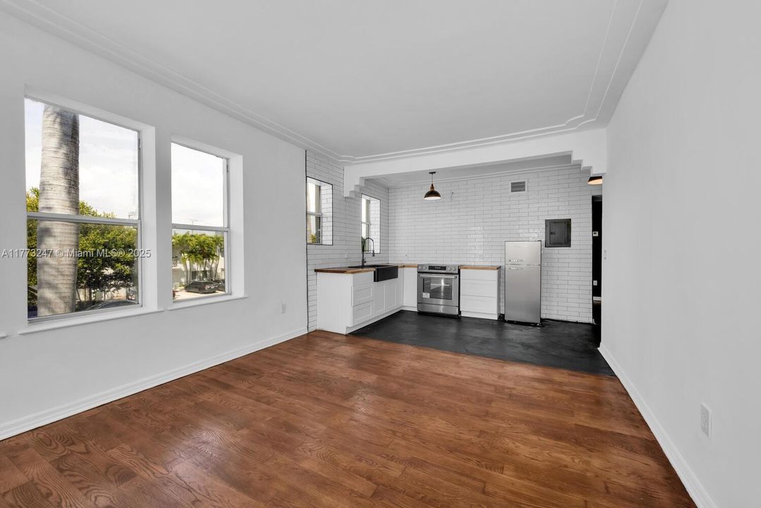 待售: $425,000 (2 贝兹, 2 浴室, 930 平方英尺)