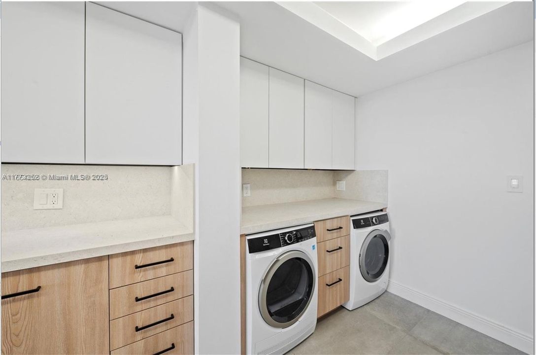 最近租的: $13,000 (3 贝兹, 2 浴室, 2614 平方英尺)