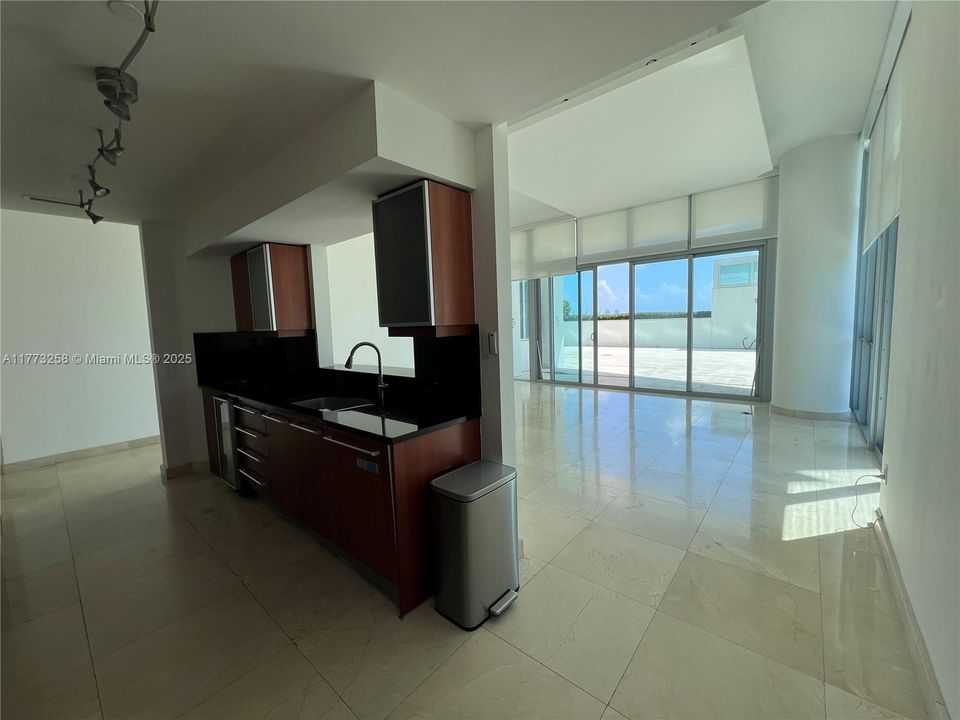 Недавно арендовано: $7,300 (2 спален, 2 ванн, 1815 Квадратных фут)