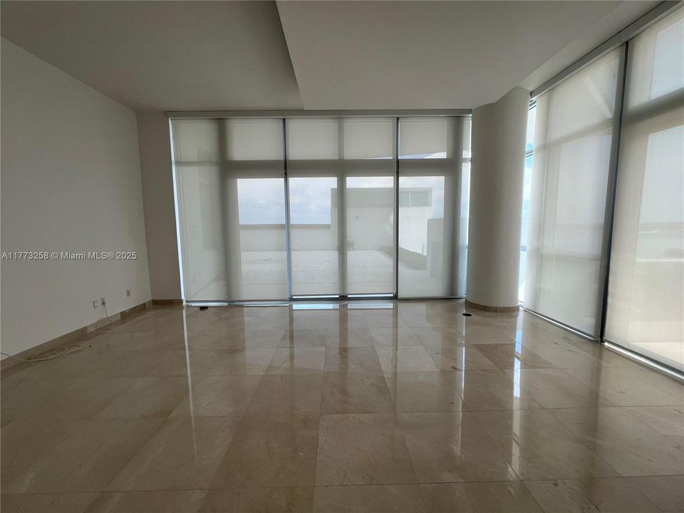 Недавно арендовано: $7,300 (2 спален, 2 ванн, 1815 Квадратных фут)