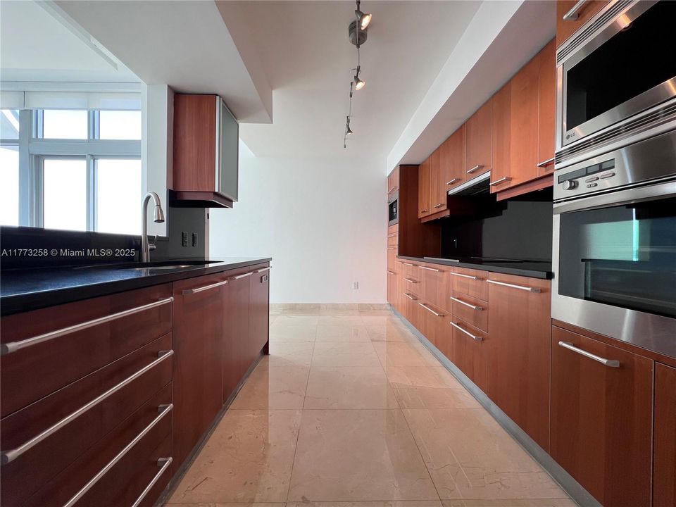 Недавно арендовано: $7,300 (2 спален, 2 ванн, 1815 Квадратных фут)