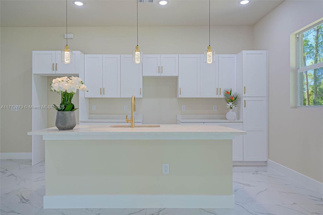 For Sale: $305,000 (4 beds, 2 baths, 1639 Square Feet)