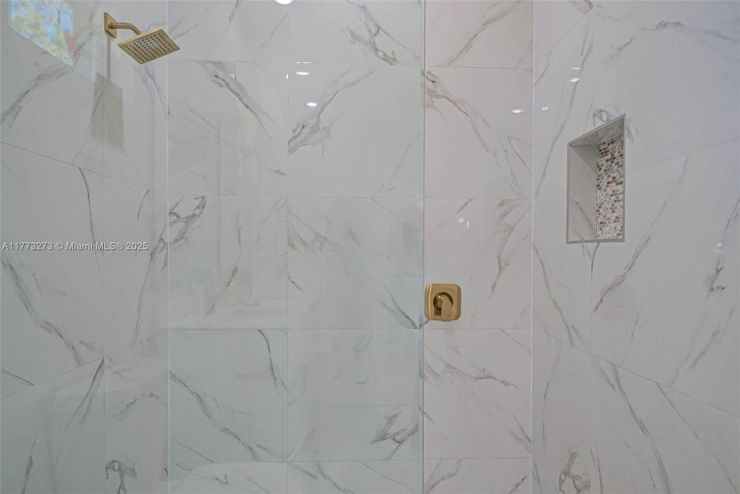 For Sale: $305,000 (4 beds, 2 baths, 1639 Square Feet)