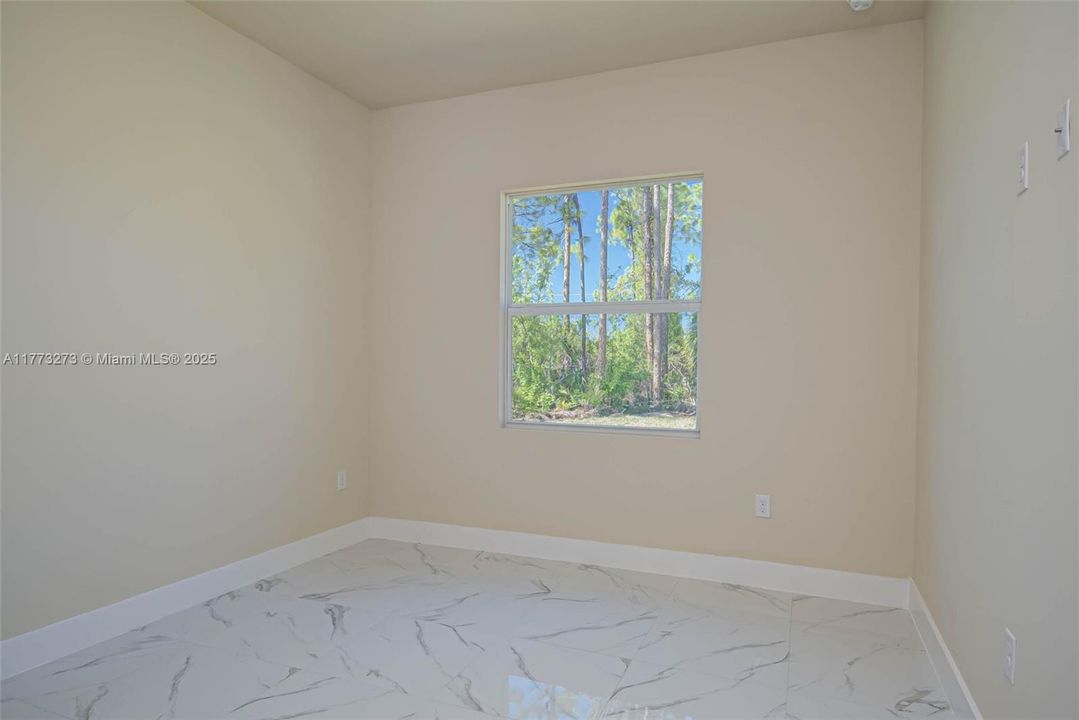 For Sale: $305,000 (4 beds, 2 baths, 1639 Square Feet)