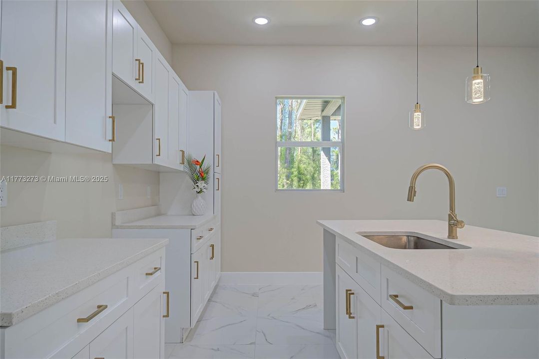 For Sale: $305,000 (4 beds, 2 baths, 1639 Square Feet)