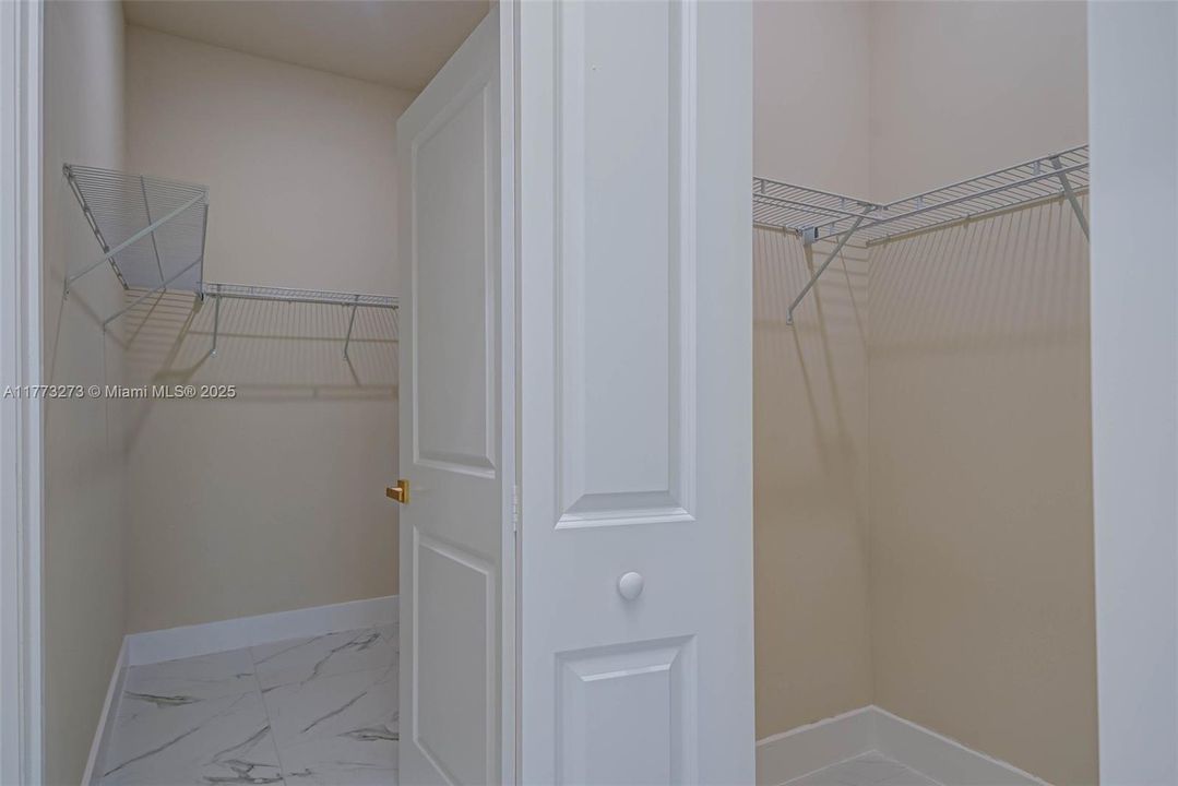 For Sale: $305,000 (4 beds, 2 baths, 1639 Square Feet)