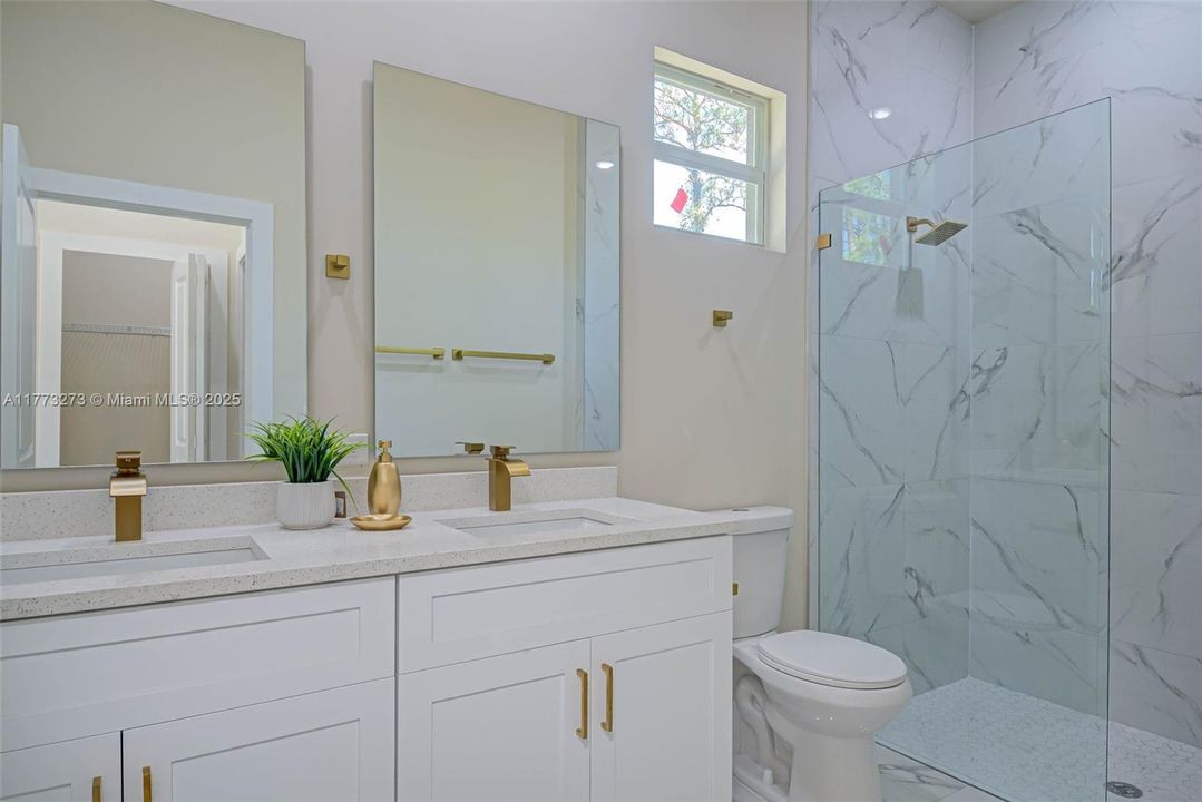 For Sale: $305,000 (4 beds, 2 baths, 1639 Square Feet)