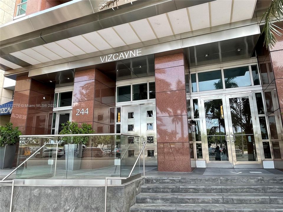 В аренду: $3,500 (0 спален, 1 ванн, 632 Квадратных фут)