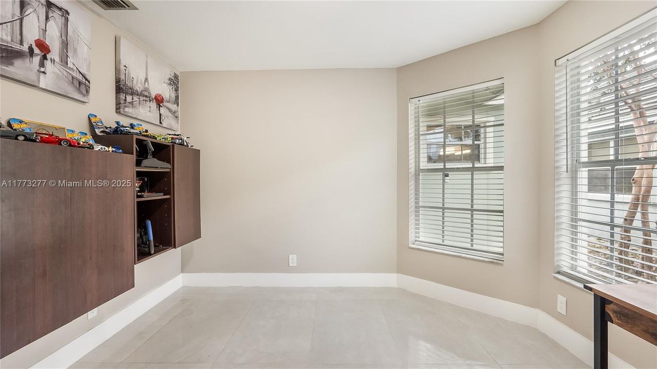 Vendido Recientemente: $589,333 (3 camas, 2 baños, 1318 Pies cuadrados)