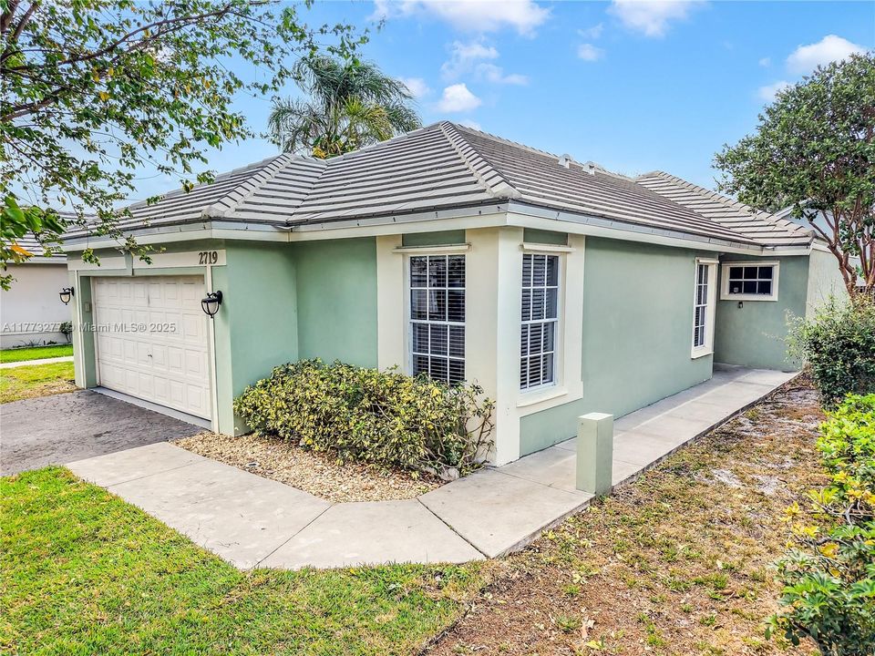 Vendido Recientemente: $589,333 (3 camas, 2 baños, 1318 Pies cuadrados)