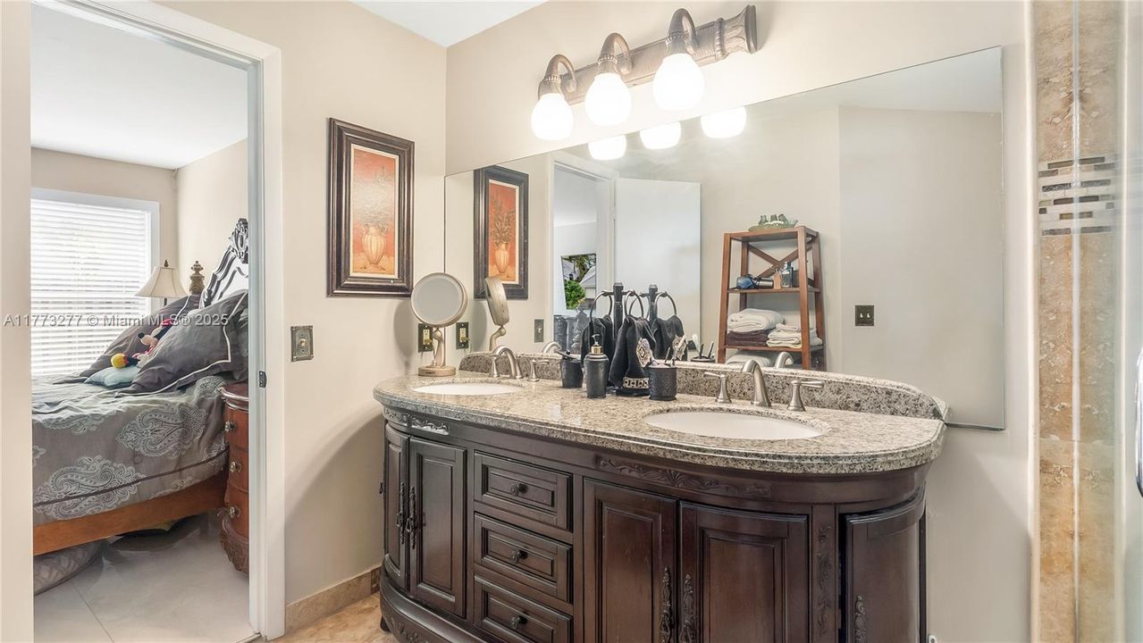 Vendido Recientemente: $589,333 (3 camas, 2 baños, 1318 Pies cuadrados)