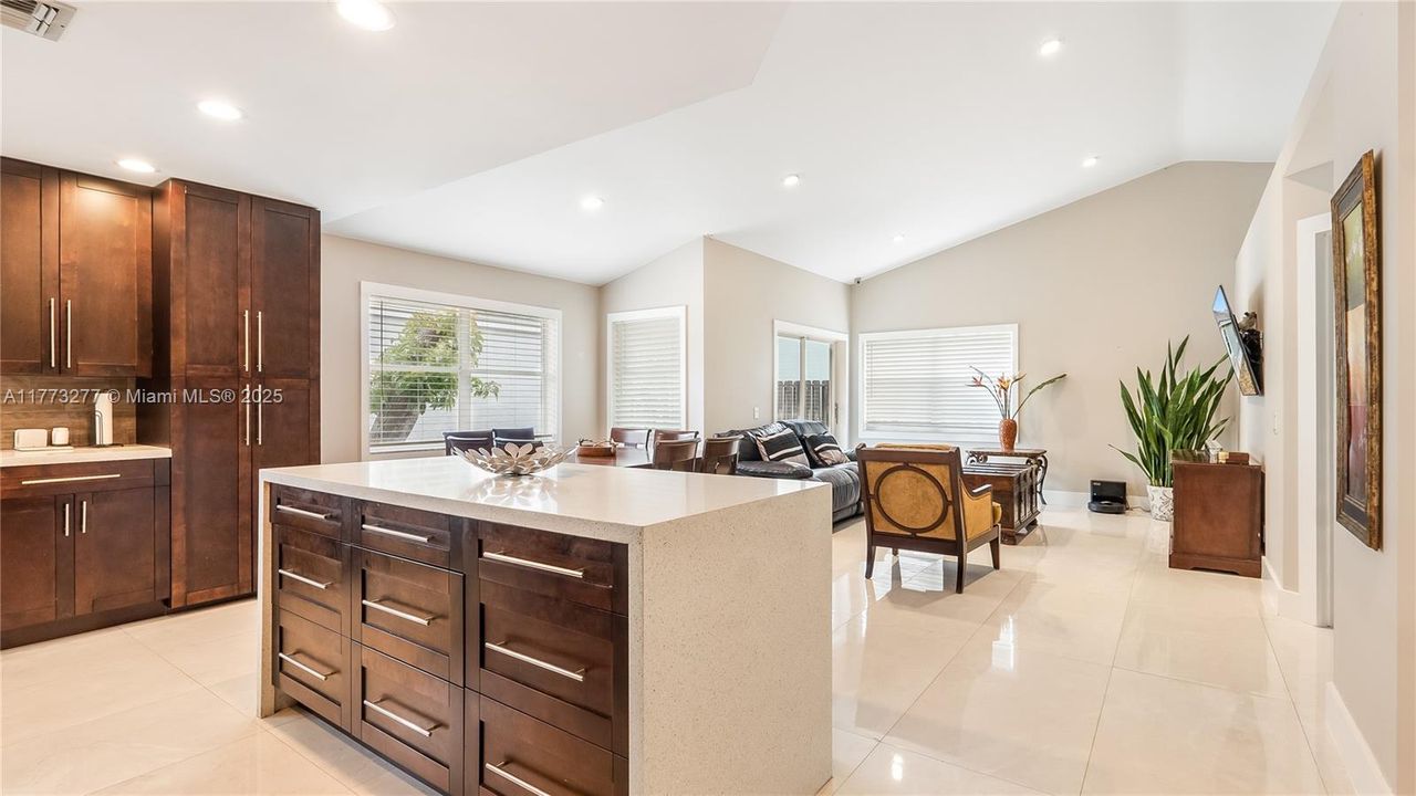 Vendido Recientemente: $589,333 (3 camas, 2 baños, 1318 Pies cuadrados)