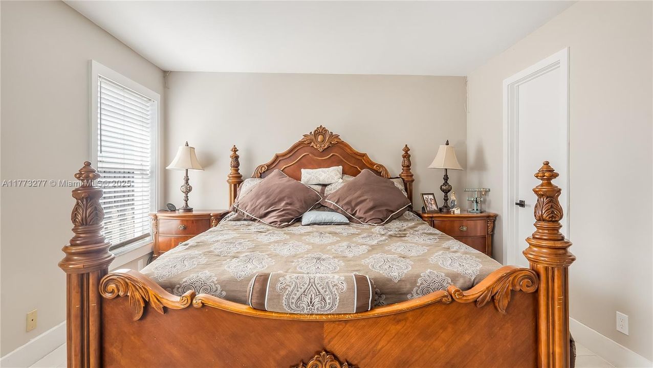 Vendido Recientemente: $589,333 (3 camas, 2 baños, 1318 Pies cuadrados)