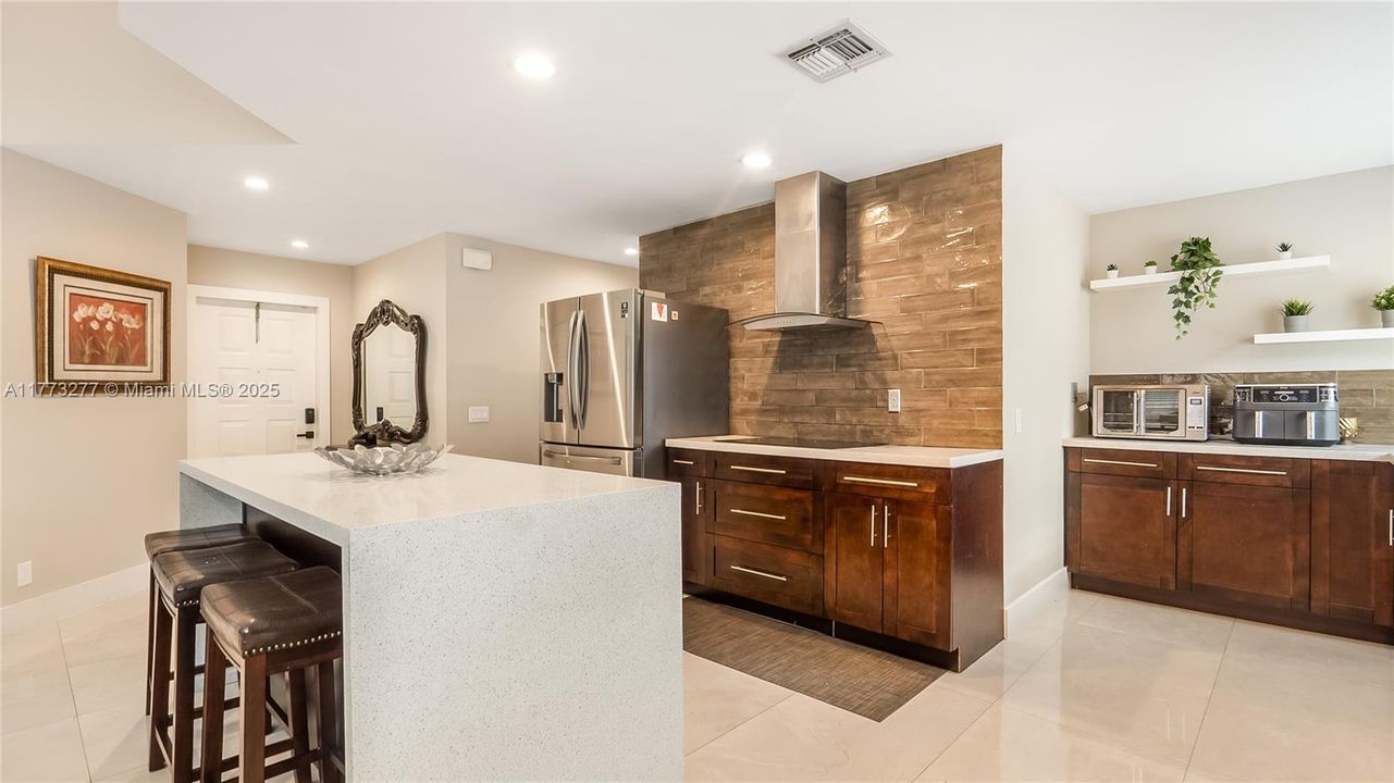 Vendido Recientemente: $589,333 (3 camas, 2 baños, 1318 Pies cuadrados)