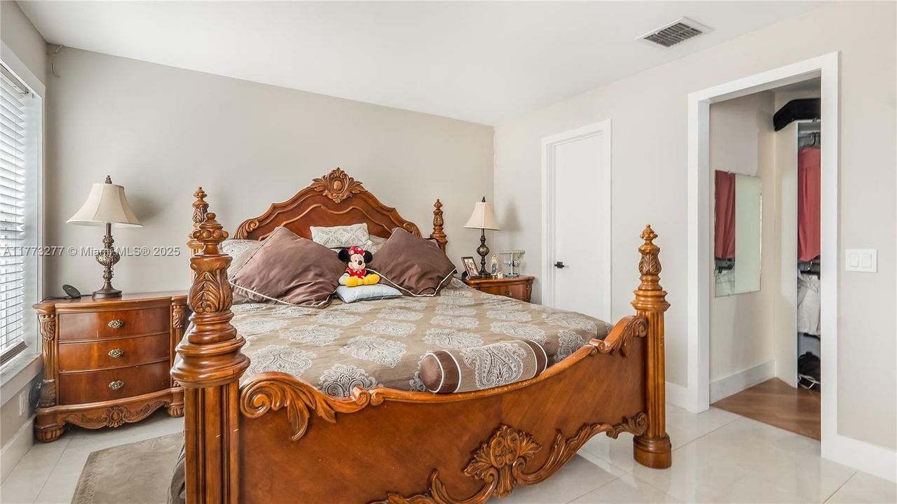 Vendido Recientemente: $589,333 (3 camas, 2 baños, 1318 Pies cuadrados)