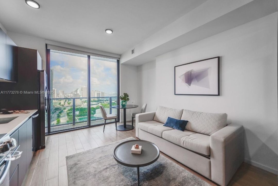 For Sale: $575,000 (1 beds, 1 baths, 442 Square Feet)