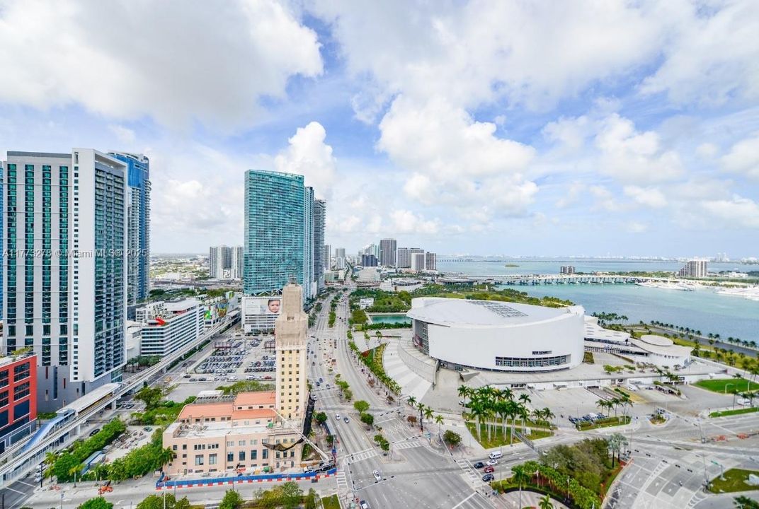 For Sale: $575,000 (1 beds, 1 baths, 442 Square Feet)