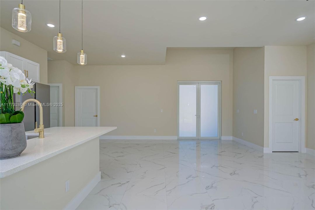 Recently Sold: $328,800 (4 beds, 2 baths, 1639 Square Feet)