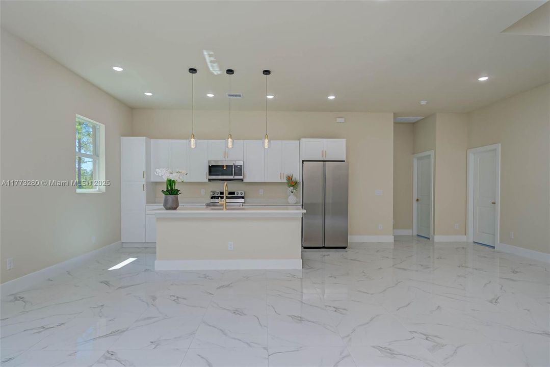 Recently Sold: $328,800 (4 beds, 2 baths, 1639 Square Feet)