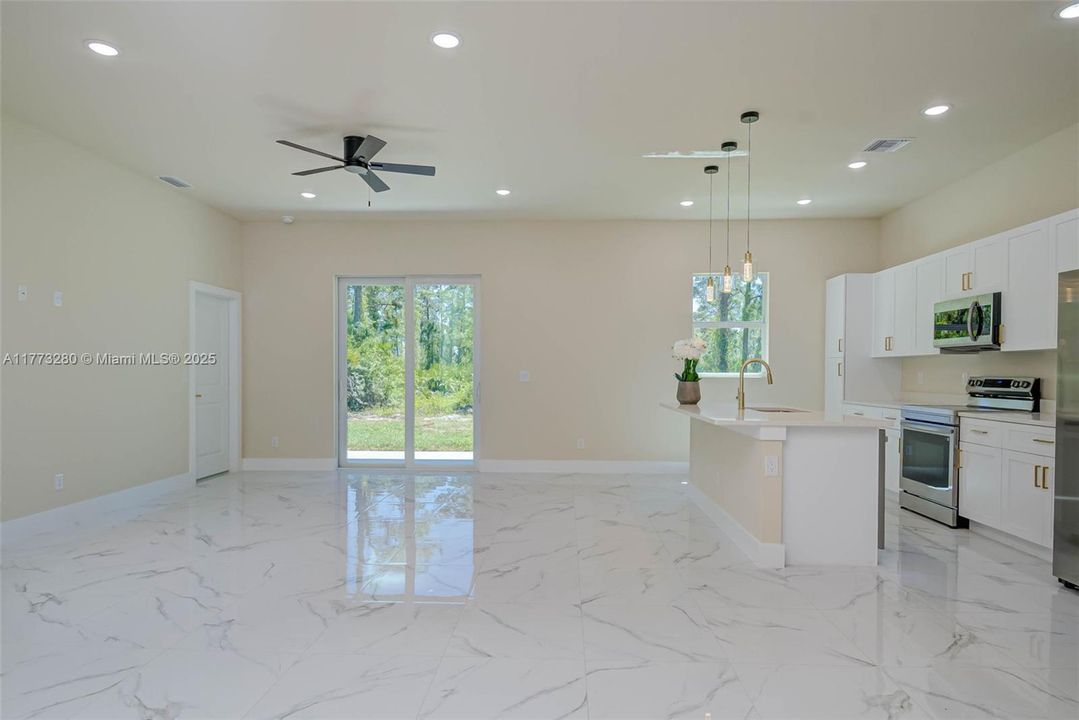 Recently Sold: $328,800 (4 beds, 2 baths, 1639 Square Feet)