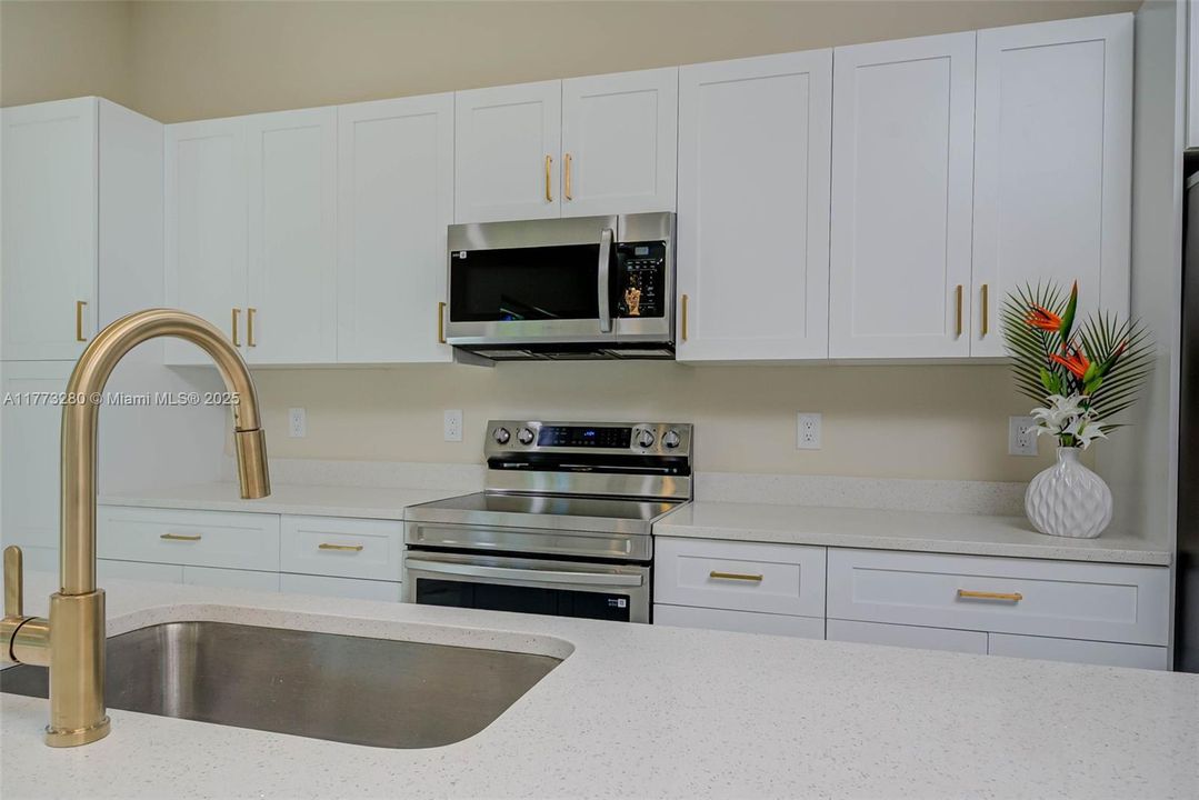 Recently Sold: $328,800 (4 beds, 2 baths, 1639 Square Feet)