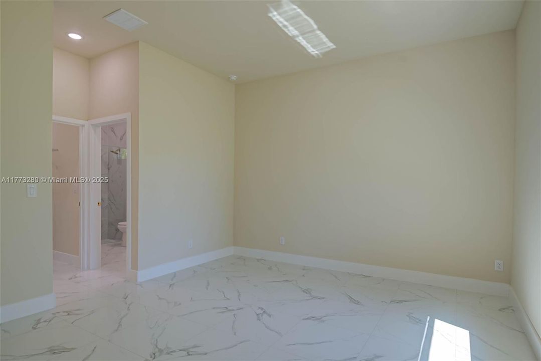 Recently Sold: $328,800 (4 beds, 2 baths, 1639 Square Feet)