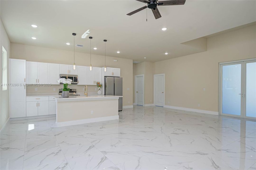 Recently Sold: $328,800 (4 beds, 2 baths, 1639 Square Feet)