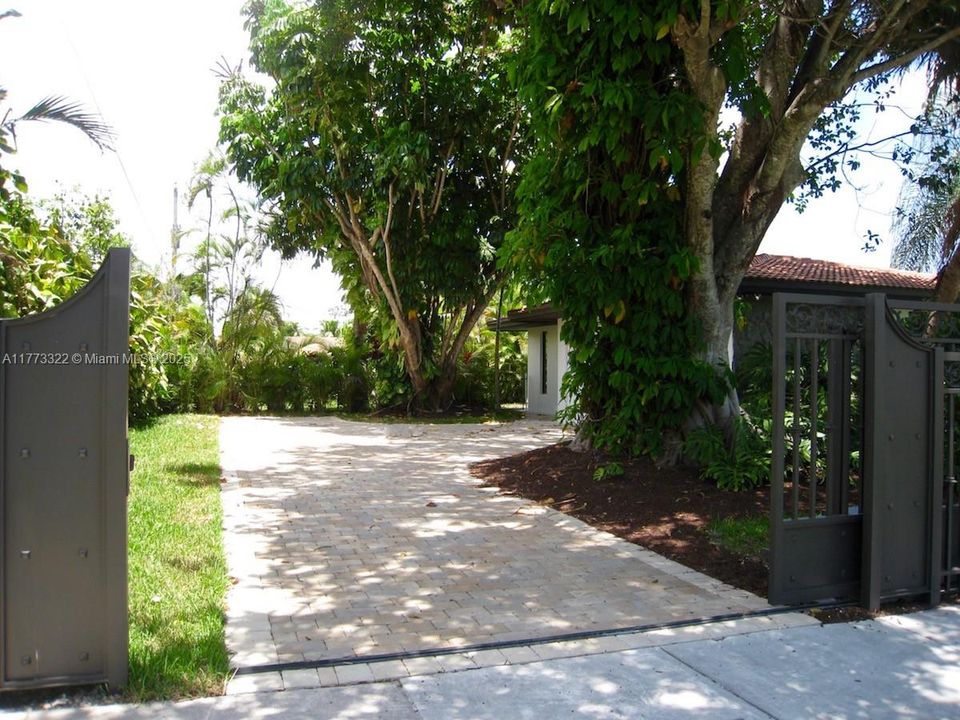 На продажу: $1,898,000 (5 спален, 2 ванн, 2482 Квадратных фут)