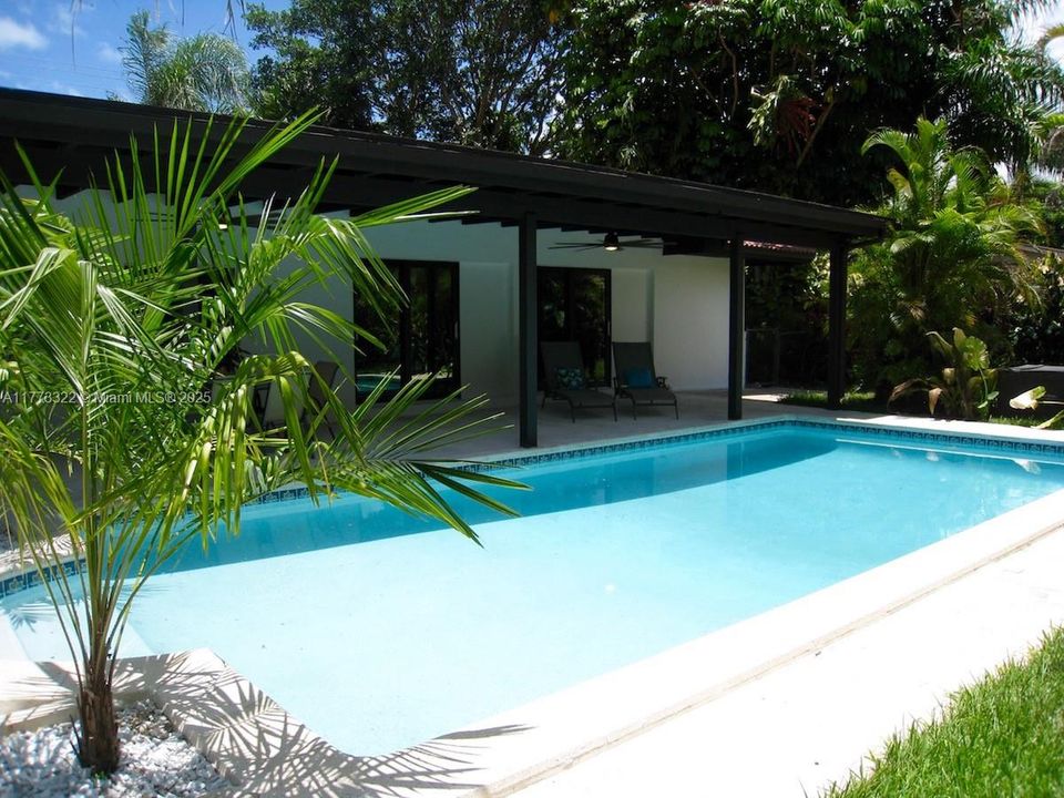 На продажу: $1,898,000 (5 спален, 2 ванн, 2482 Квадратных фут)