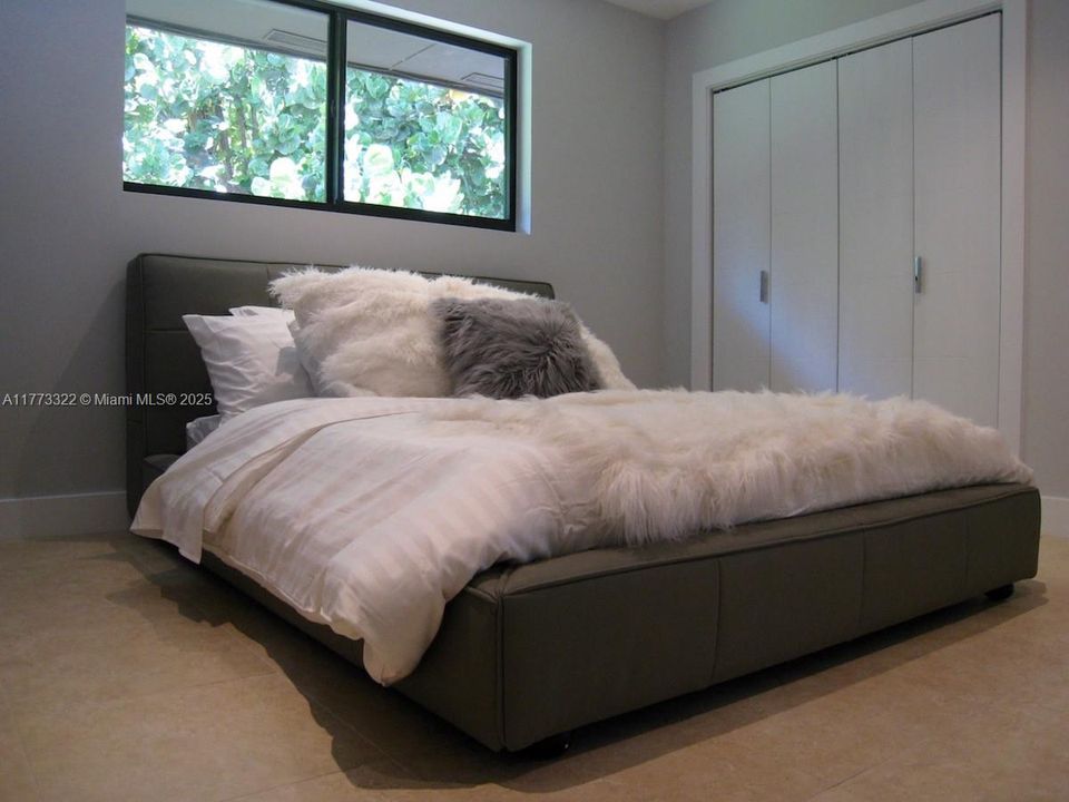 На продажу: $1,898,000 (5 спален, 2 ванн, 2482 Квадратных фут)