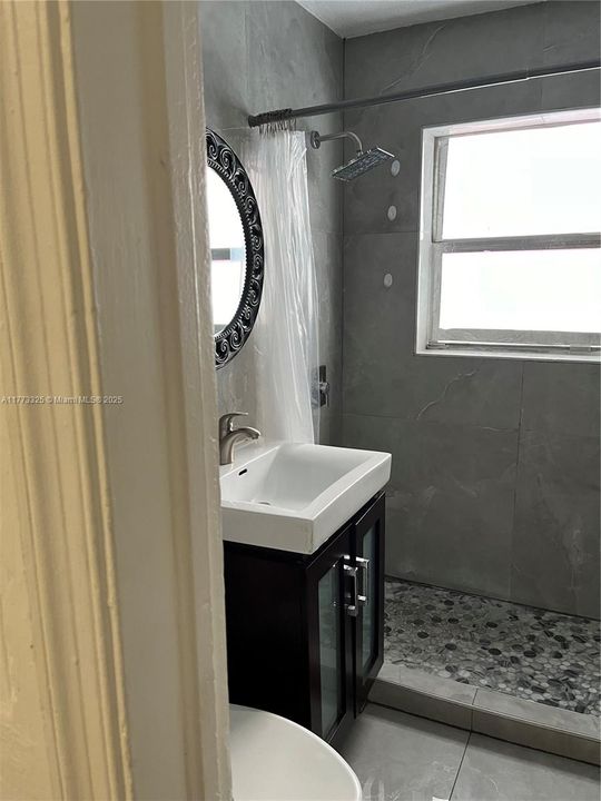 最近租的: $2,400 (2 贝兹, 1 浴室, 1832 平方英尺)