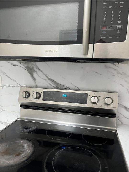 最近租的: $2,400 (2 贝兹, 1 浴室, 1832 平方英尺)