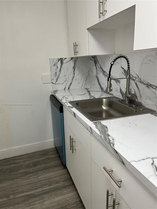 最近租的: $2,400 (2 贝兹, 1 浴室, 1832 平方英尺)